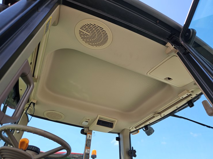 2020-john-deere-6110m-image-9