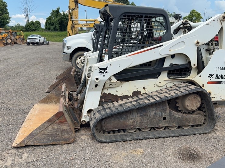 2011-bobcat-t750-image-12