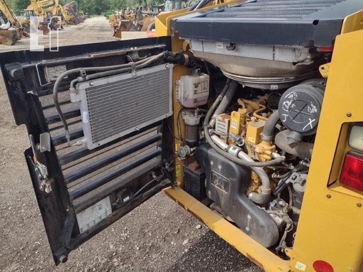 2018-caterpillar-246d-image-24