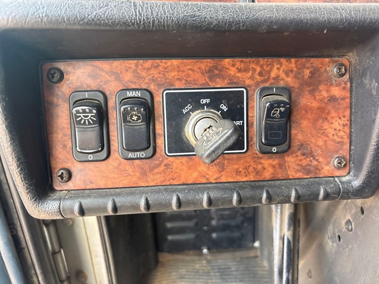 2003-kenworth-t800-image-16