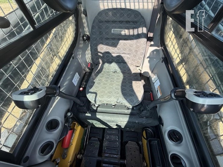 2019-new-holland-l220-image-10