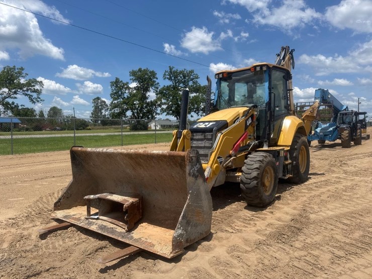 2019-caterpillar-440-image-2