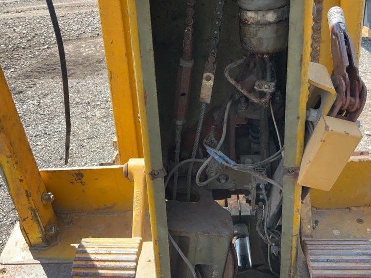 #1352-•-clark-electric-towmotor-image-13