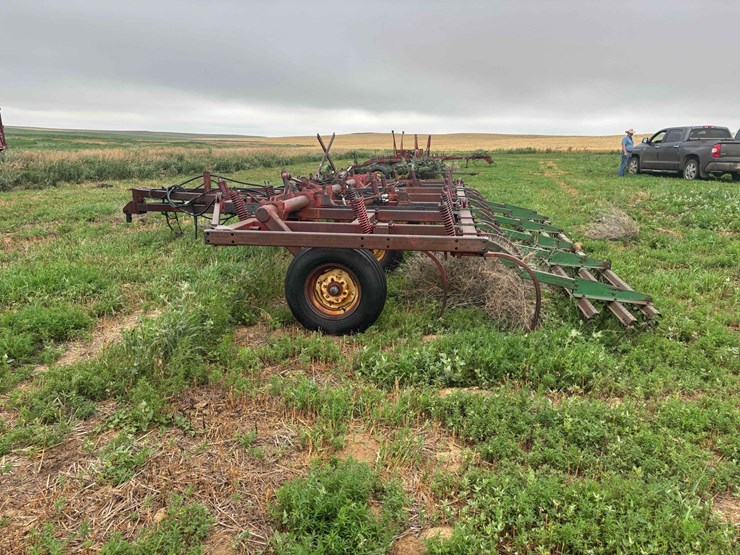massey-ferguson-126-image-6