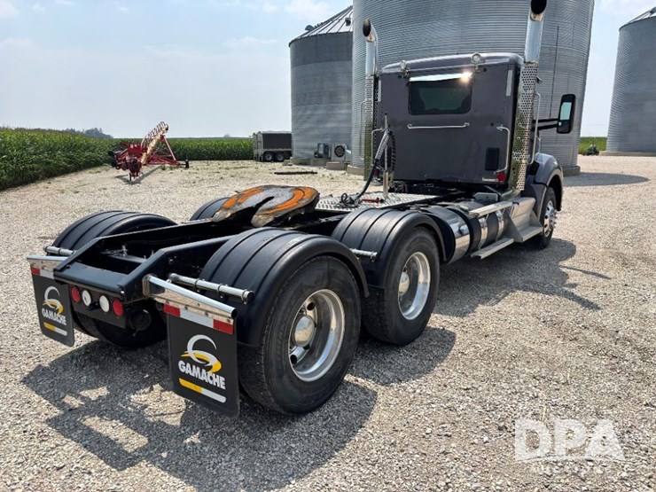 2016-kenworth-t880-image-6