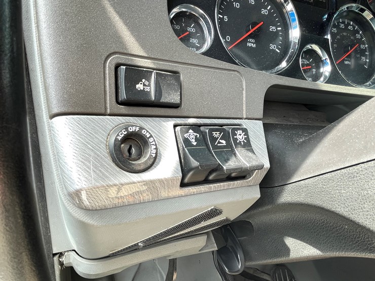 2018-kenworth-t680-image-53