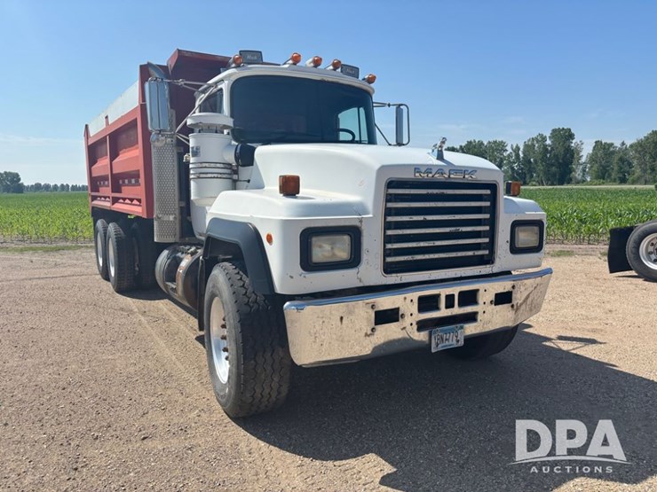 1995-mack-rd690s-image-23