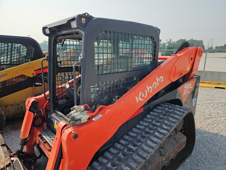 2023-kubota-svl97-2-image-12