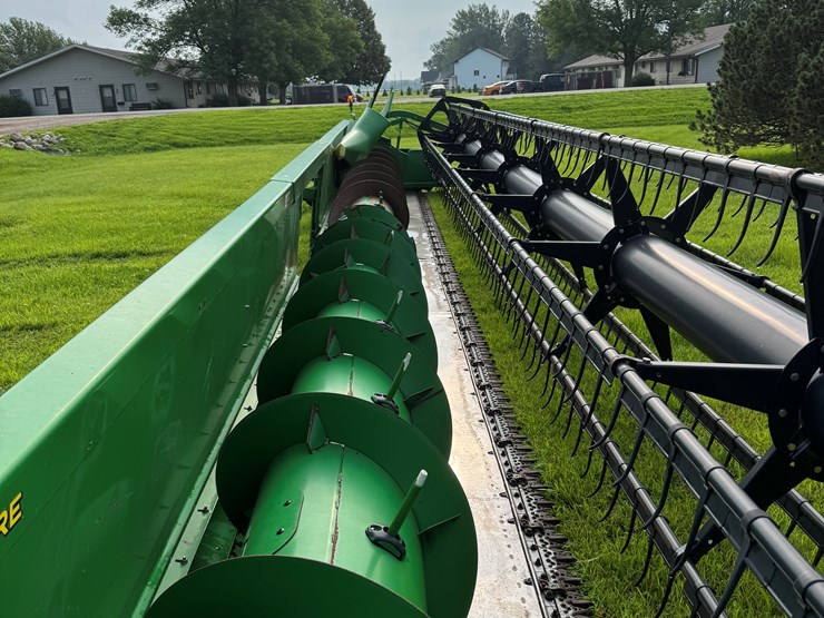 2011-john-deere-635f-image-9