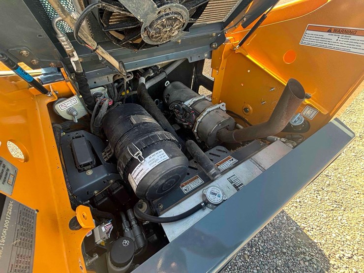 mustang-1900-skid-steer-image-9