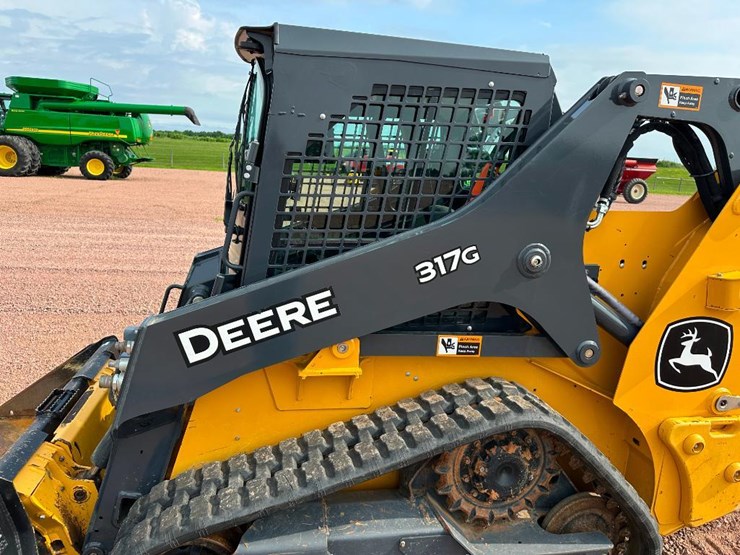 2023-deere-317g-image-13
