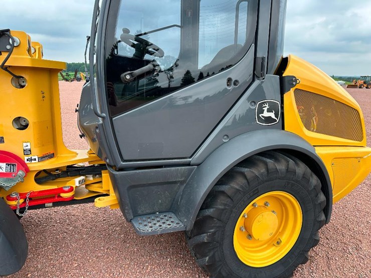 2017-deere-304l-image-17