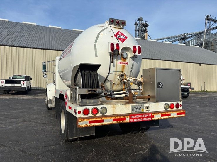 2013-peterbilt-337-image-8