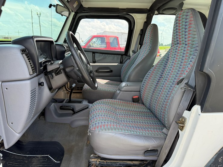 1997-jeep-wrangler-image-33
