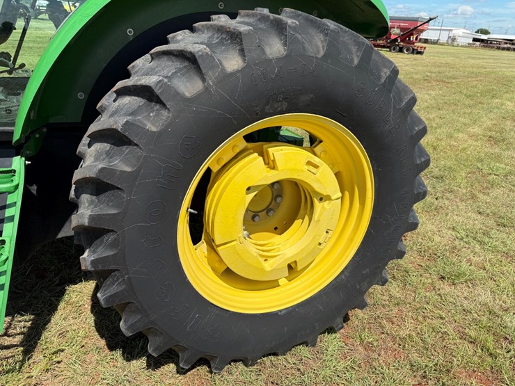 2011-john-deere-6115d-image-16
