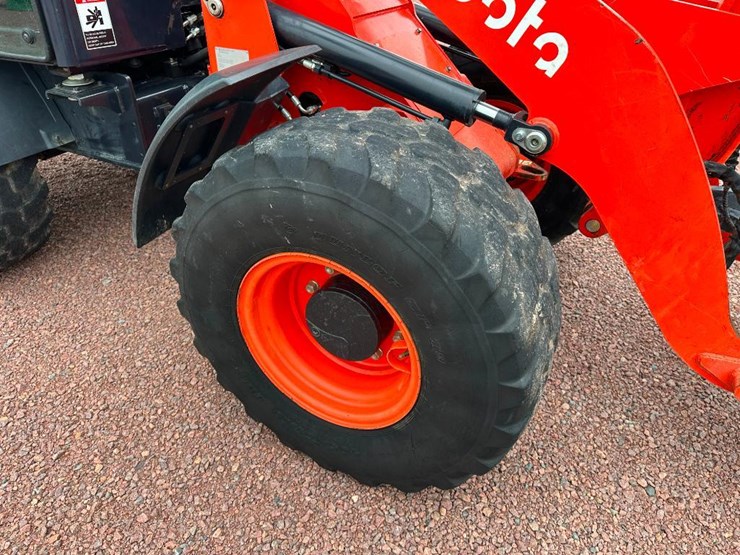 2021-kubota-r640-image-9