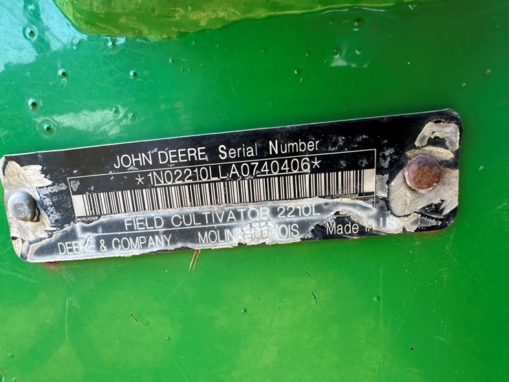 2012-john-deere-2210-image-22