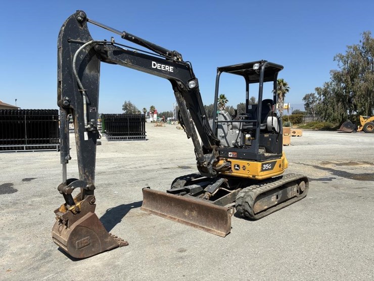 2022-deere-35g-image-1