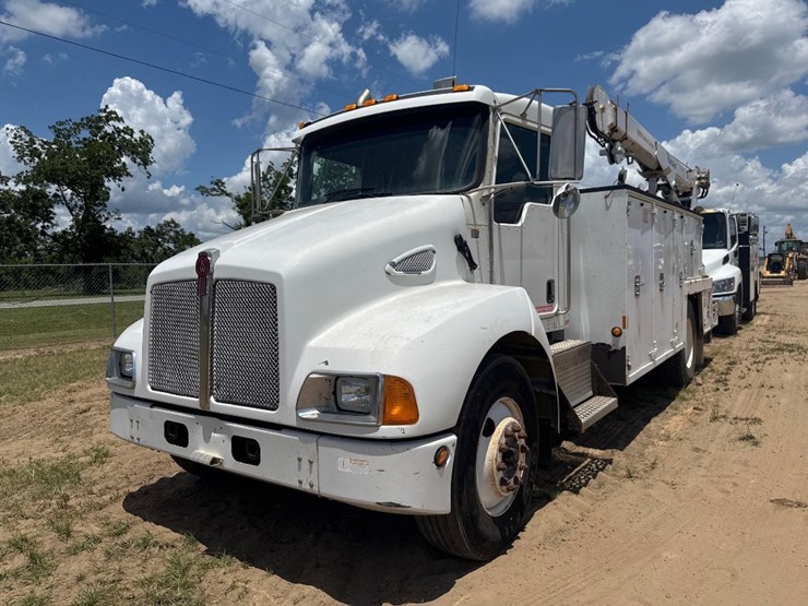2006-kenworth-t300-image-2