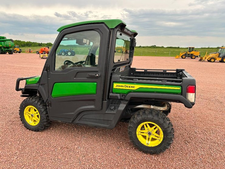 2022-john-deere-gator-image-6