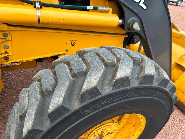 2018-deere-310sl-image-8