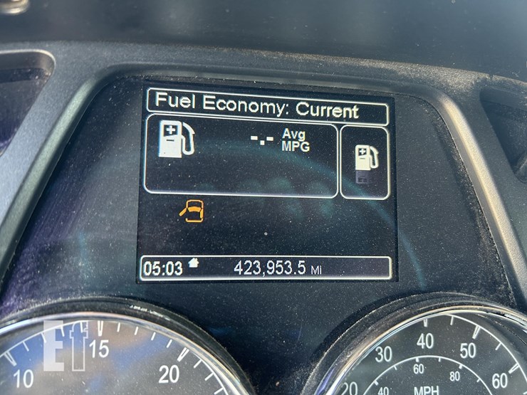 2020-peterbilt-567-image-24