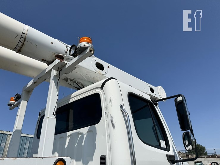 2005-freightliner-business-class-m2-106-image-32