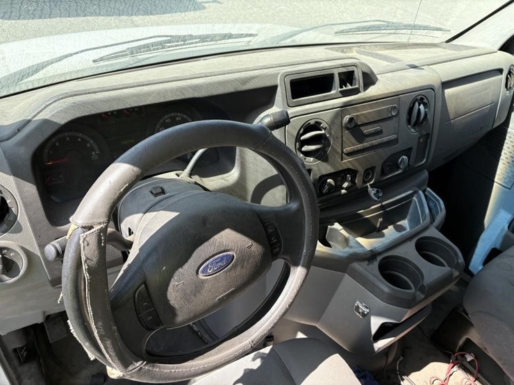 2013-ford-e350-image-10