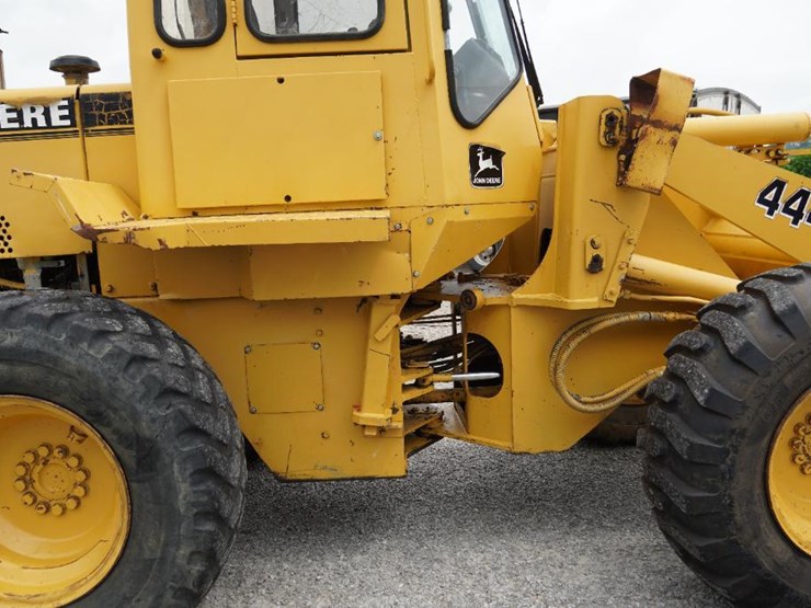 deere-444g-image-56