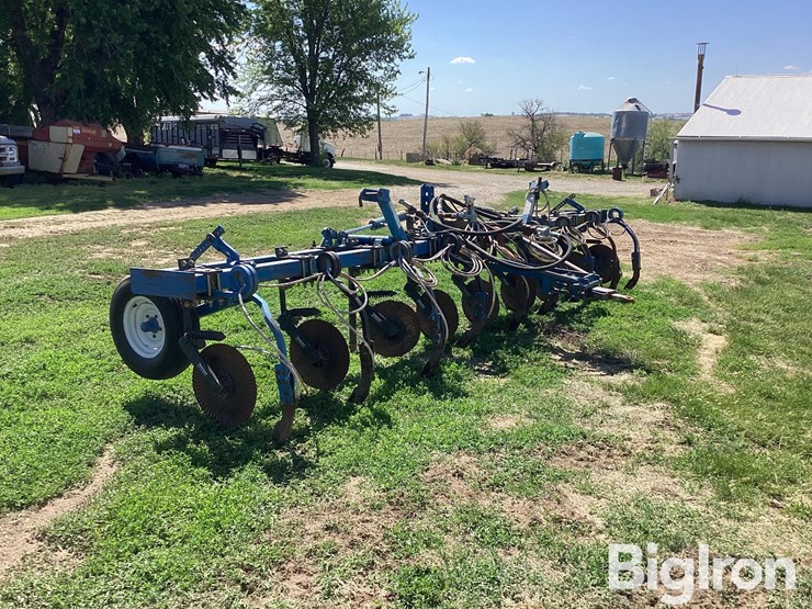 9-shank-folding-anhydrous-applicator-image-1