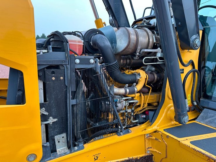 2018-deere-310sl-image-48