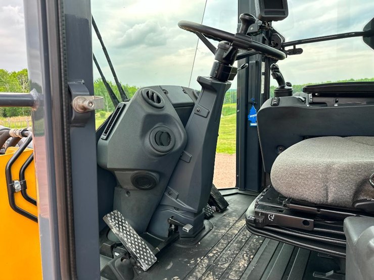 2018-deere-524kii-image-61