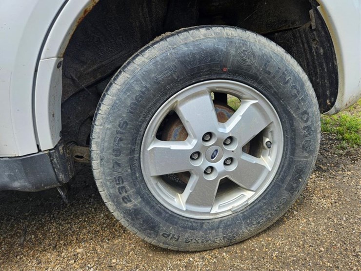 2011-ford-escape-image-24