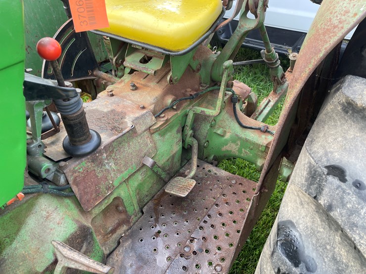 john-deere-2440-image-13