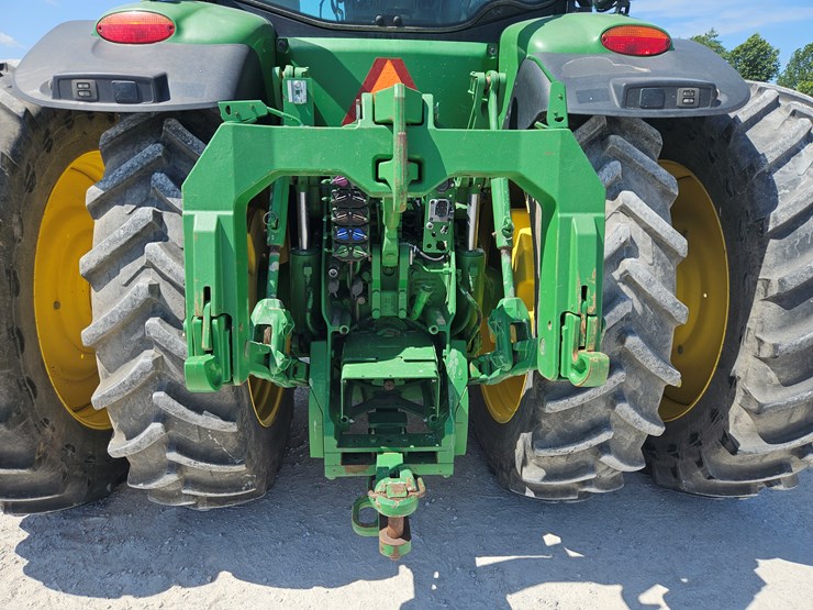 2014-john-deere-8335r-image-15