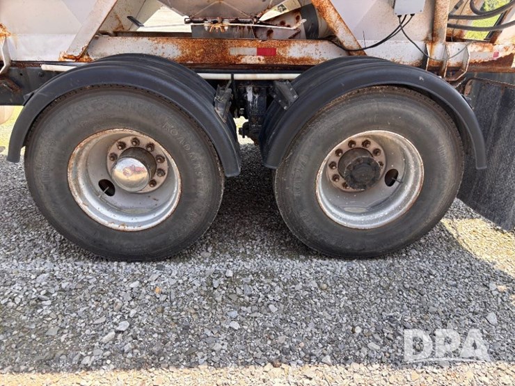 1996-peterbilt-377-image-31