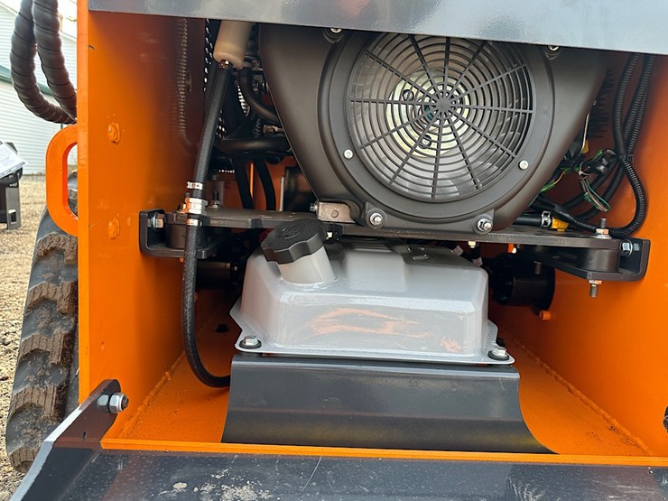 landhero-ldh-t460-mini-skid-steer-image-12