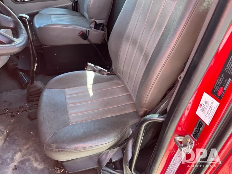 2018-peterbilt-579-image-21