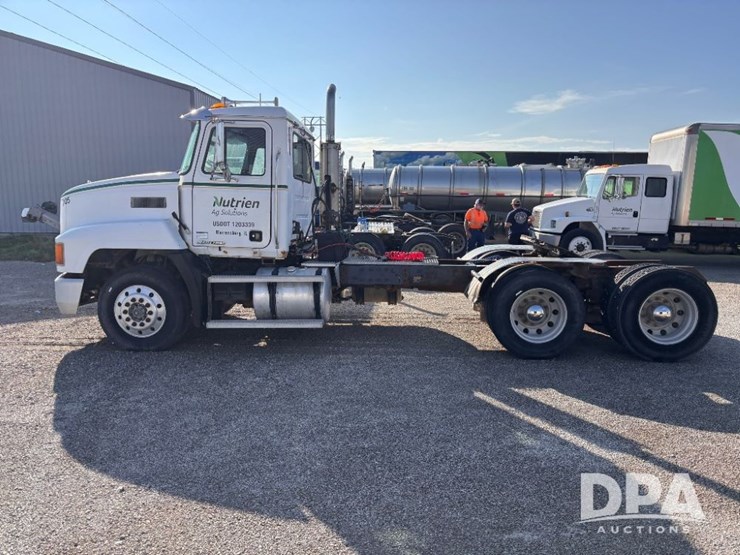 1999-mack-ch613-image-13