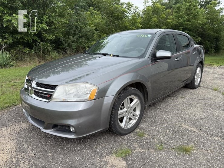 2013-dodge-avenger-image-1