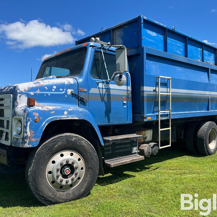 1984 International F2375 T/A Silage Truck