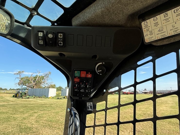 2021-deere-325g-image-19