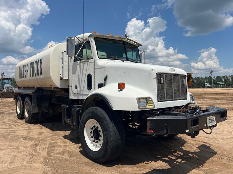 2003-peterbilt-330-image-6