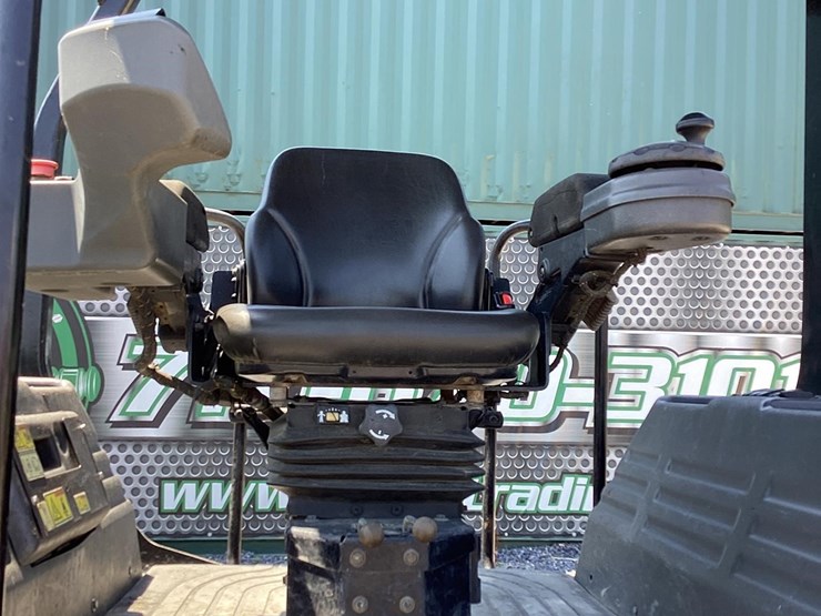 2019-caterpillar-cb8-image-10