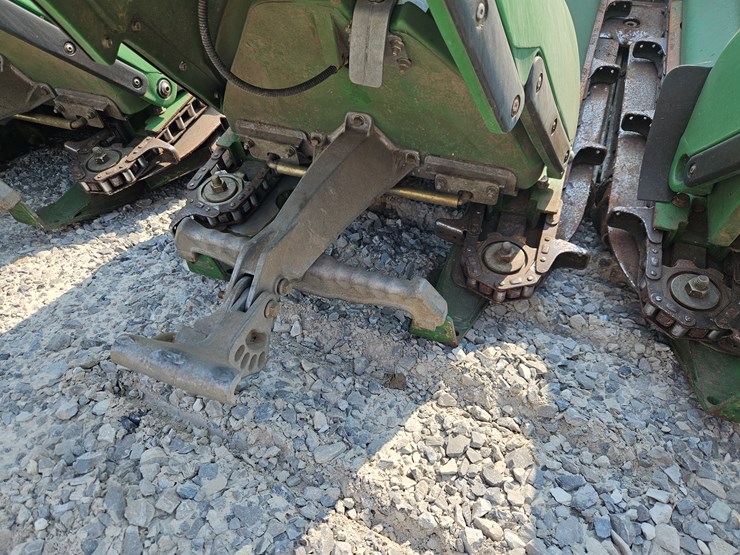 2011-john-deere-606c-image-2