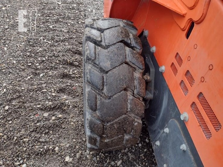 2016-kubota-ssv65-image-21