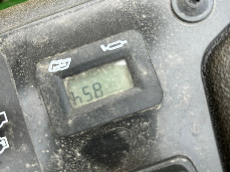 2022-john-deere-720-image-4