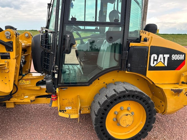 2019-caterpillar-906m-image-17