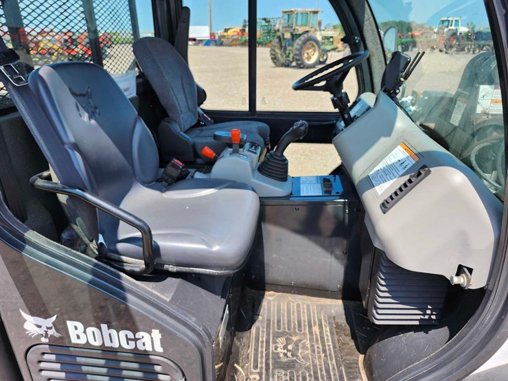 2016-bobcat-toolcat-5600-image-17