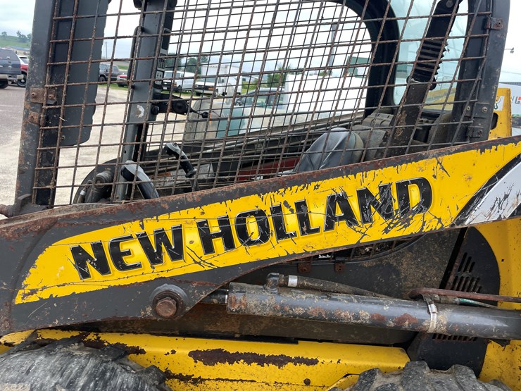 new-holland-l215-image-27